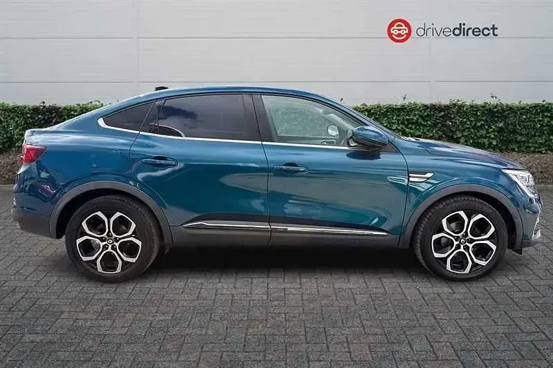 Begagnad Renault Arkana Techno 140 HK (102 kW) 2023 Blå SUV