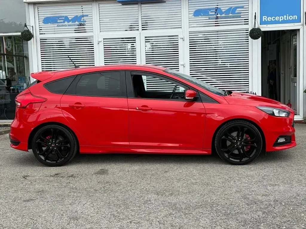 Used Ford Focus ST 185 HP (136 kW) 2018 Red Hatchback
