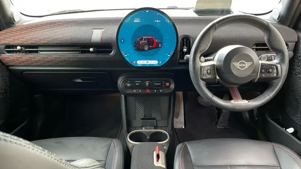 Usado Mini Cooper Hatch 154 CV (113 kW) 2024 Negro Utilitario