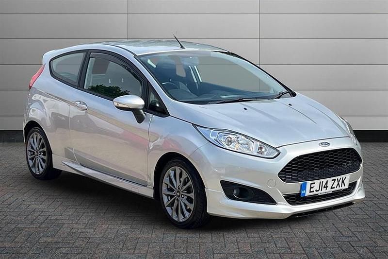 Silver Used 2014 Ford Fiesta Zetec Hatchback | £4,990 (Fair price) - Image 1/2