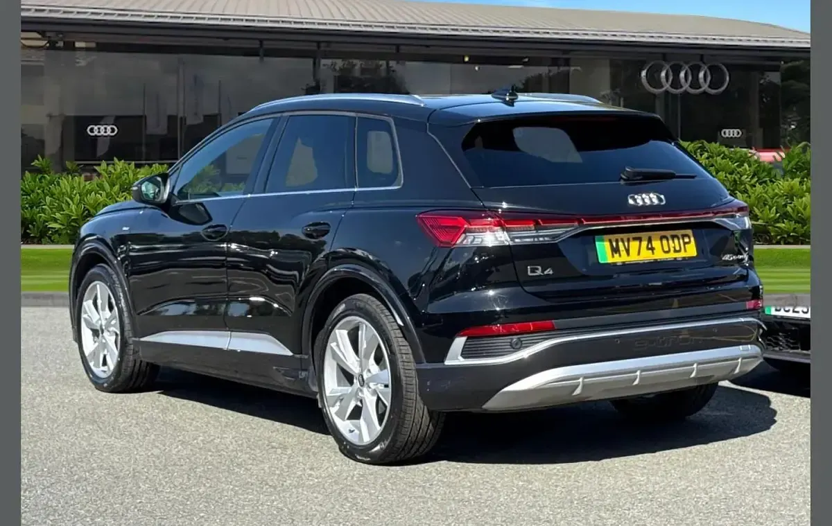 Second-hand Audi Q4 e-tron S-Line 210 kW (286 CP) 2024 Negru SUV