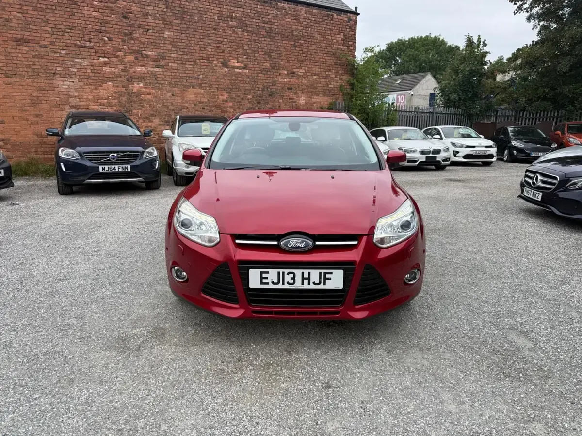 Used Ford Focus Titanium X 180 HP (132 kW) 2013 Red Hatchback