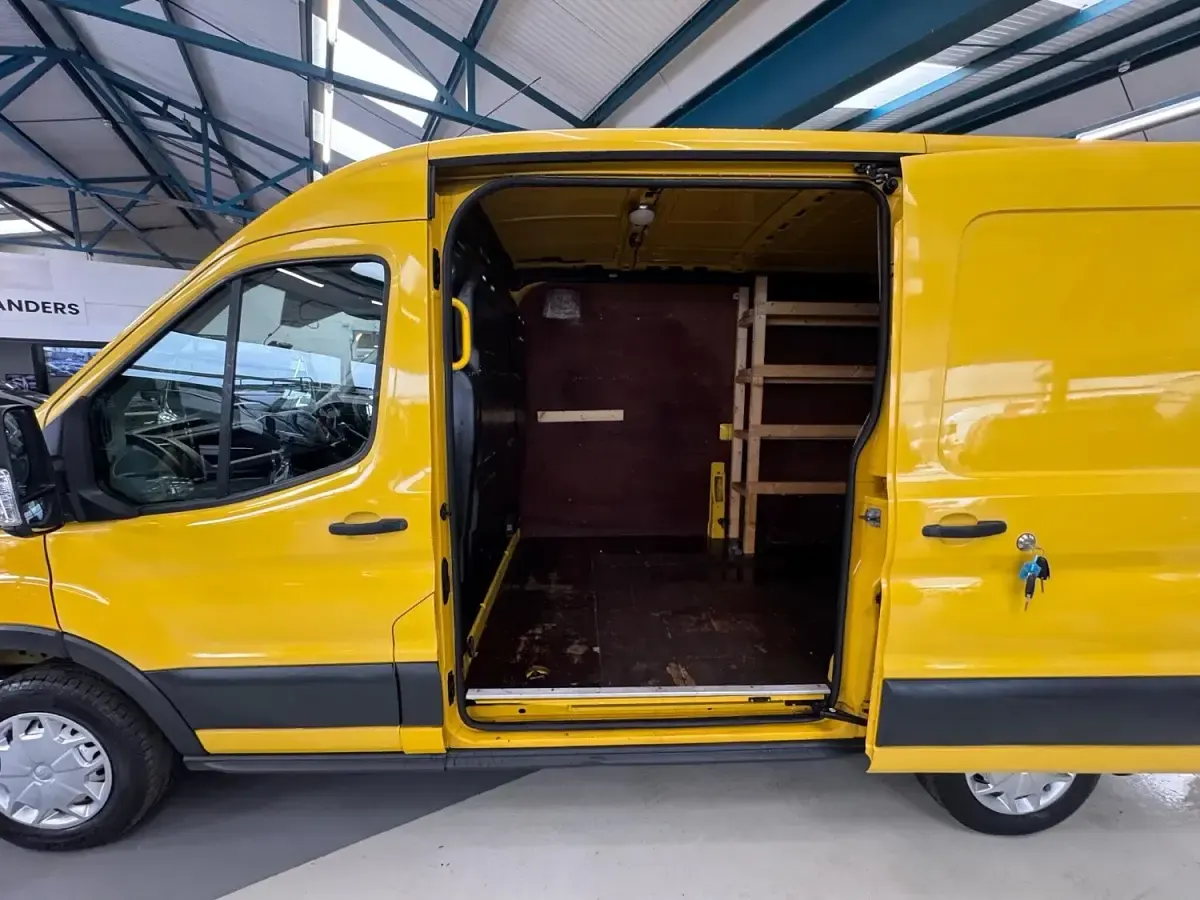Used Ford Transit 100 HP (73 kW) 2016 Yellow Van