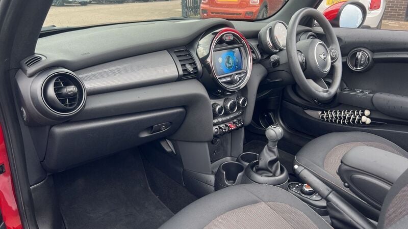 Used Mini Cooper Classic 136 HP (100 kW) 2019 Red Hatchback