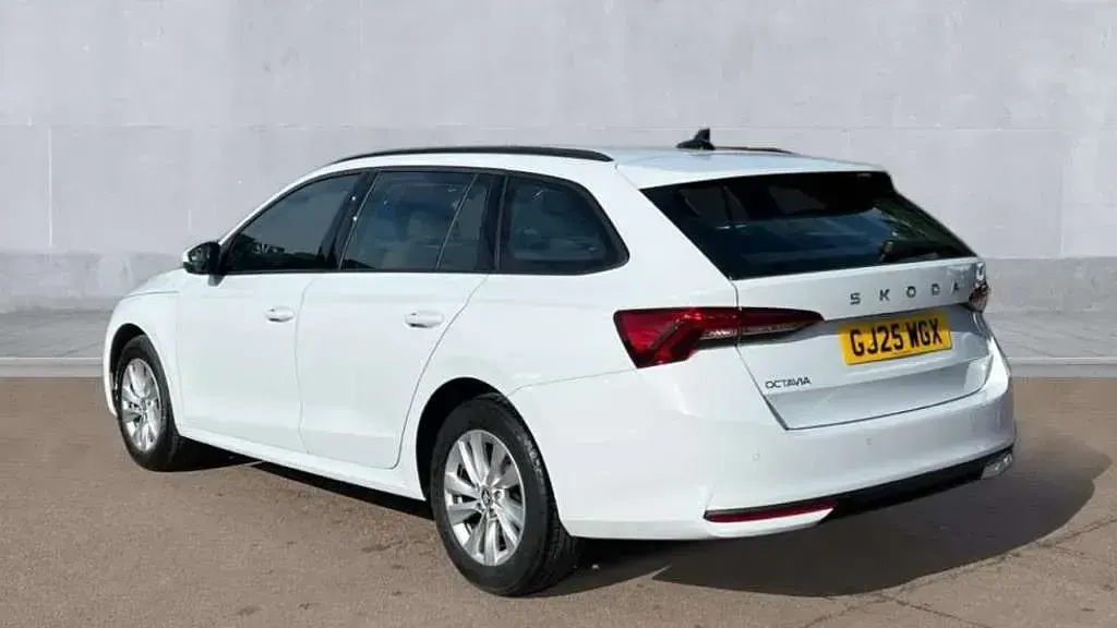 Used Skoda Octavia SE Technology 150 HP (110 kW) 2025 White Estate