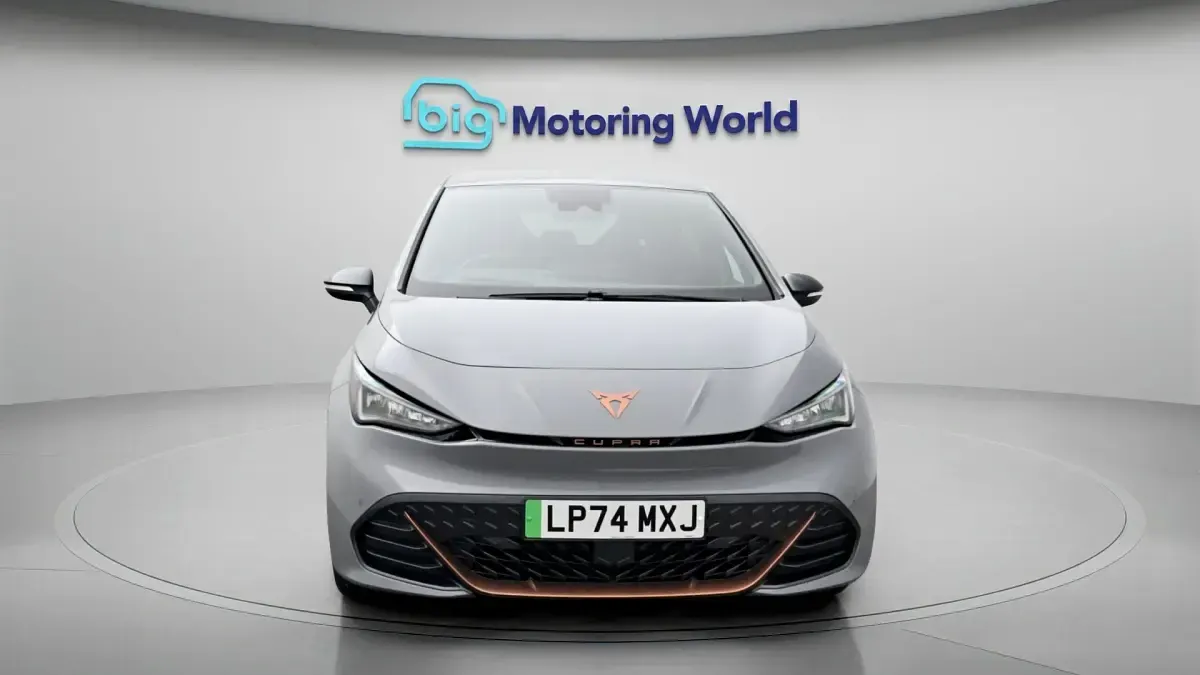 Begagnad Cupra Born e-Boost 169 kW (231 HK) 2025 Grå Halvkombi