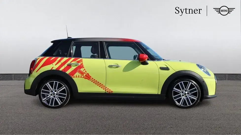 Used Mini Cooper Exclusive 134 HP (98 kW) 2023 Yellow Hatchback