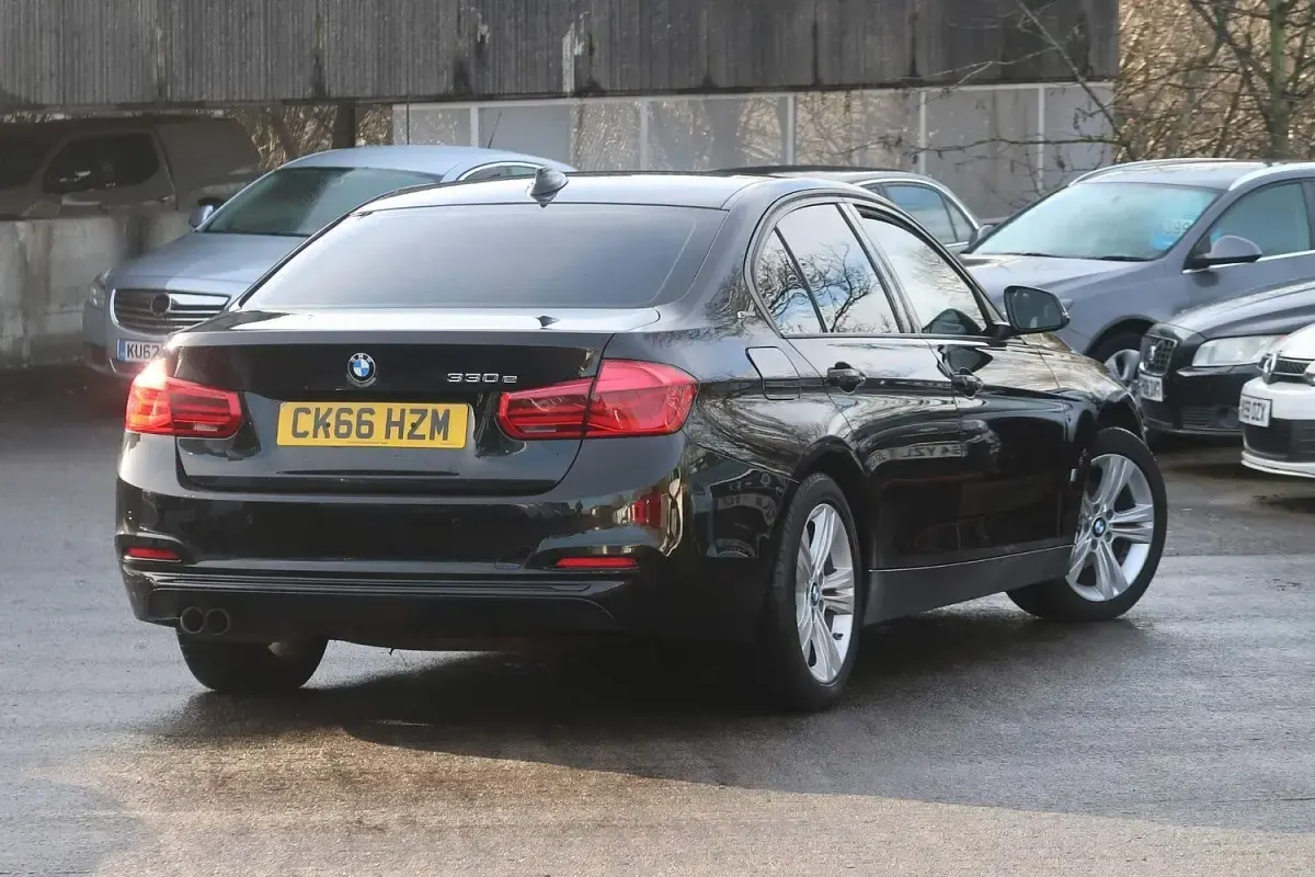 Used BMW 330e Sport Line 252 HP (185 kW) 2016 Black Sedan
