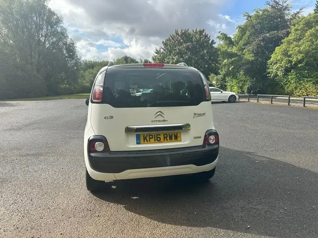 Usado Citroën C3 Picasso Platinum 100 CV (73 kW) 2016 Blanco Monovolumen