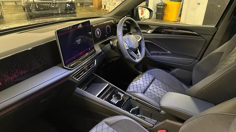 Used VW Tiguan R-line 204 HP (150 kW) 2025 Urano grey SUV