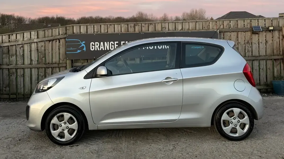 Used Kia Picanto Air 68 HP (50 kW) 2014 Silver Hatchback