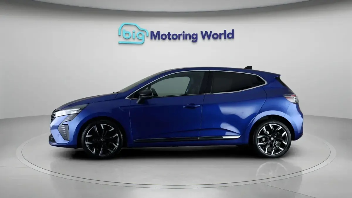 Used Renault Clio Techno 90 HP (66 kW) 2024 Blue Hatchback