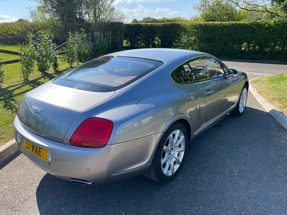 Begagnad Bentley Continental 2004 Silver Sportkupé