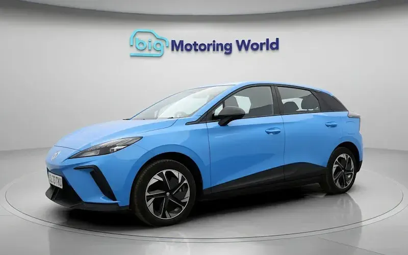 Begagnad MG MG4 EV SE 319 kW (435 HK) 2023 Blå Halvkombi