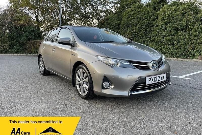 Used 2013 Toyota Auris Hybrid | £8,680 (Fair price) - Image 1/1