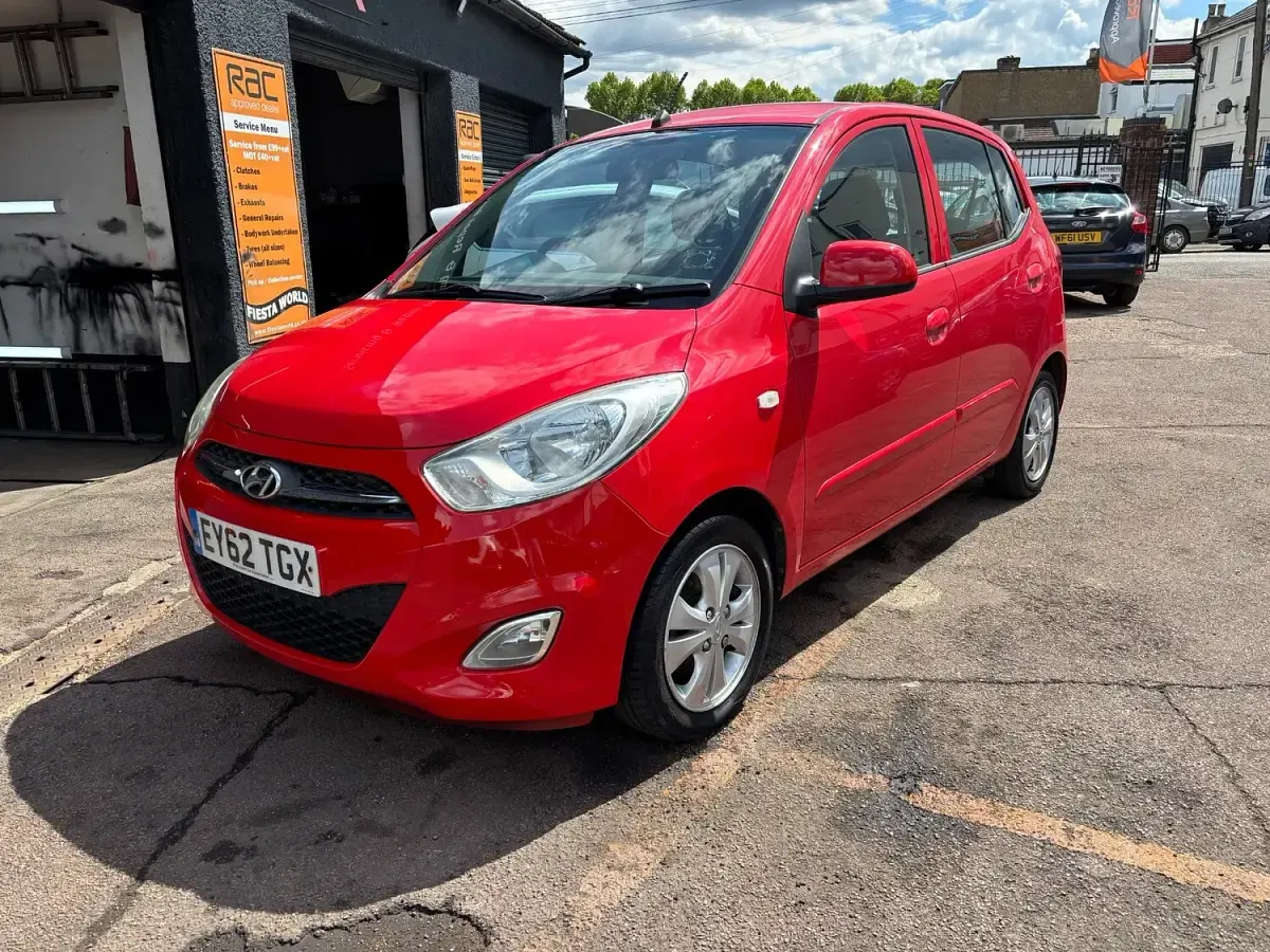 Used Hyundai i10 Active 86 HP (63 kW) 2012 Red Hatchback