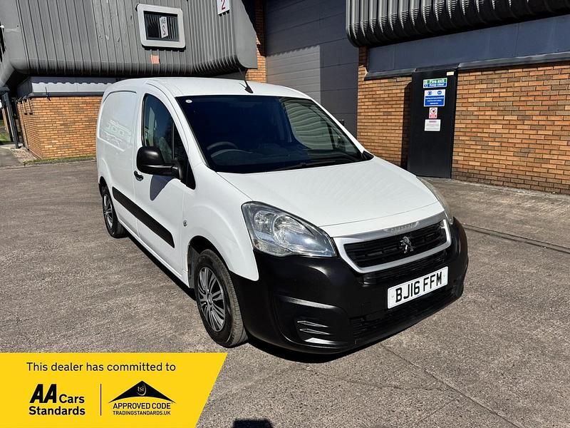 White Used 2016 Peugeot Partner MPV | £4,495 (Fair price) - Image 1/4