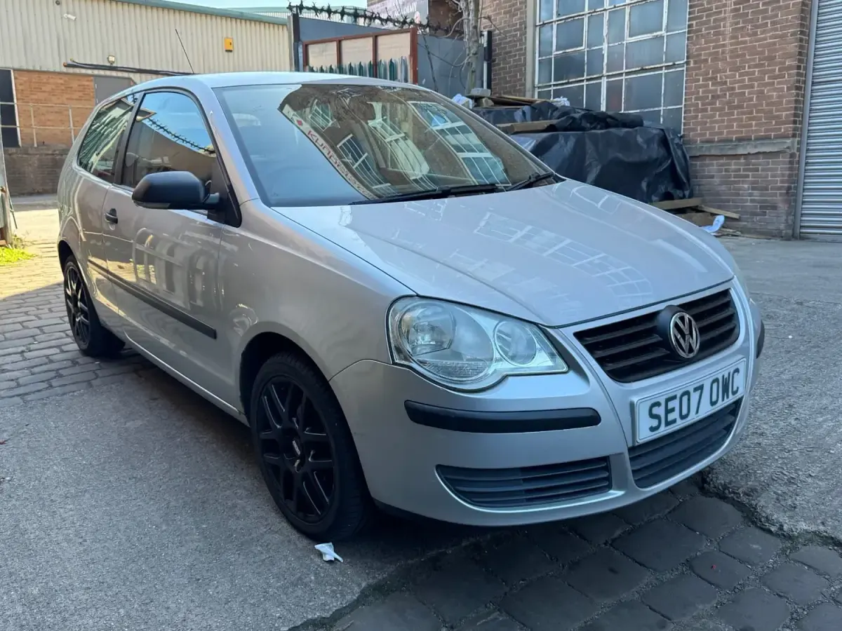 Begagnad VW Polo 2007 Silver Halvkombi