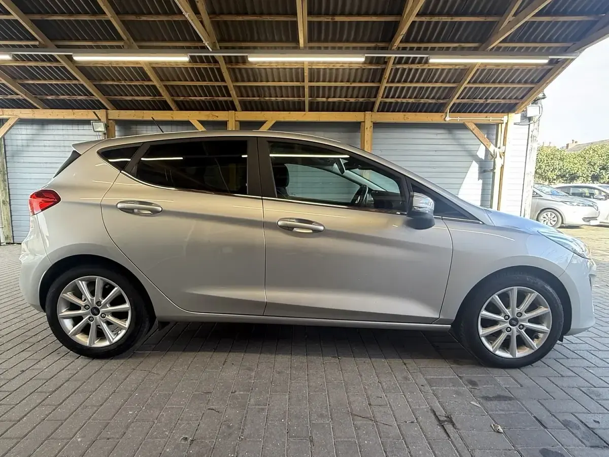Used Ford Fiesta Titanium 99 HP (72 kW) 2018 Silver Hatchback