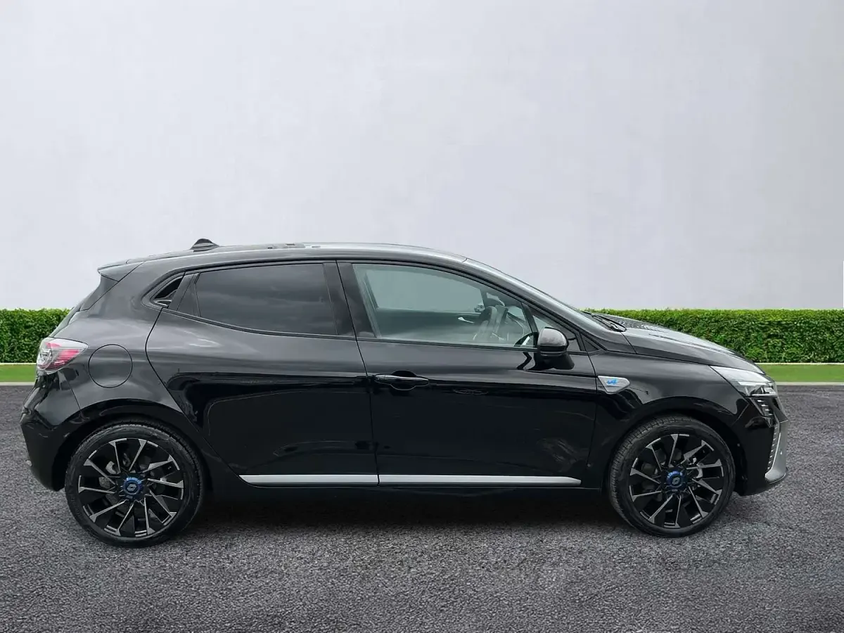 Used Renault Clio V Esprit Alpine 143 HP (105 kW) 2024 Black Hatchback
