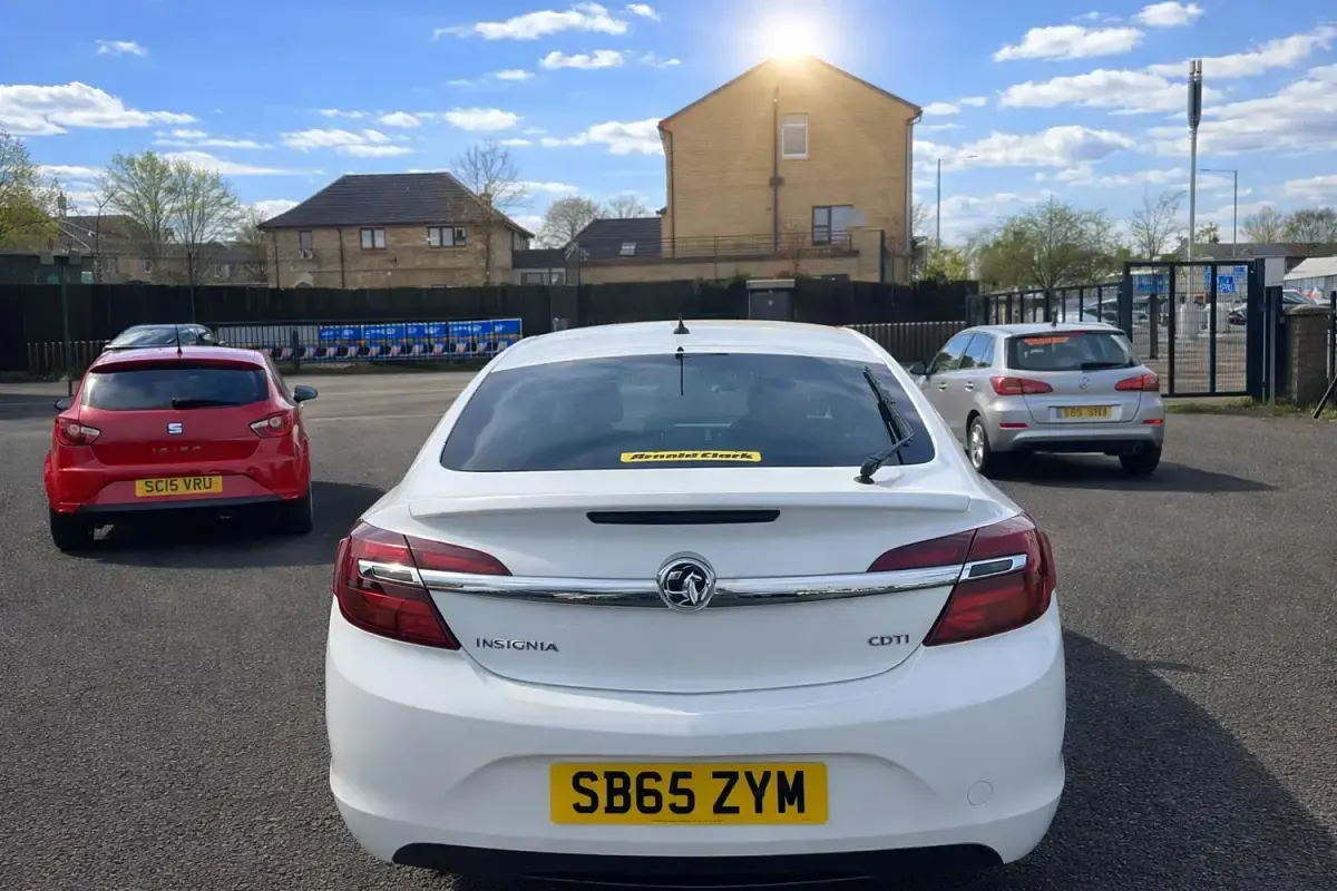 Second-hand Vauxhall Insignia SRi 136 CP (100 kW) 2015 Alb Hatchback
