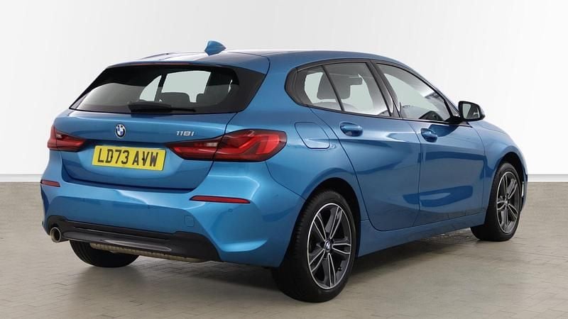 Used BMW 118 Sport Line 134 HP (98 kW) 2023 Blue Hatchback