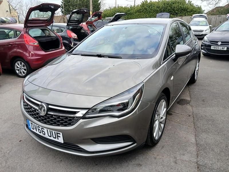 Usado Vauxhall Astra Design Edition 125 CV (91 kW) 2016 Gris Utilitario
