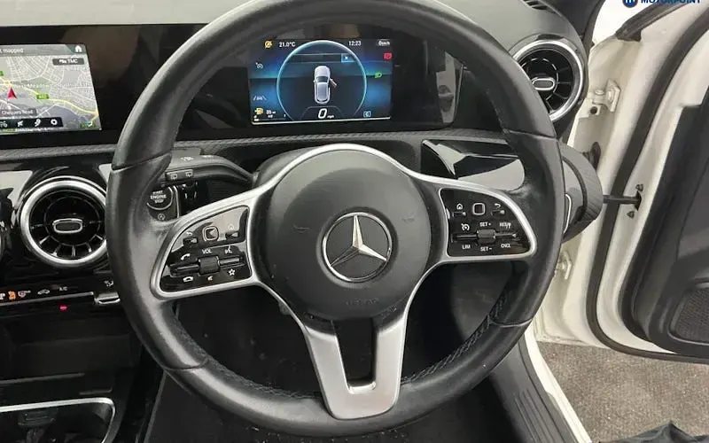 Used Mercedes A180 SE 136 HP (100 kW) 2022 White Hatchback