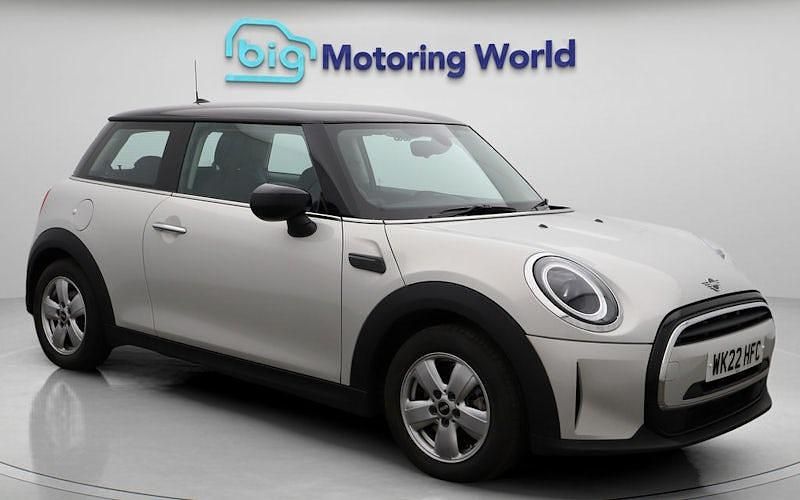 Begagnad Mini Cooper Classic 136 HK (100 kW) 2022 Silver Halvkombi