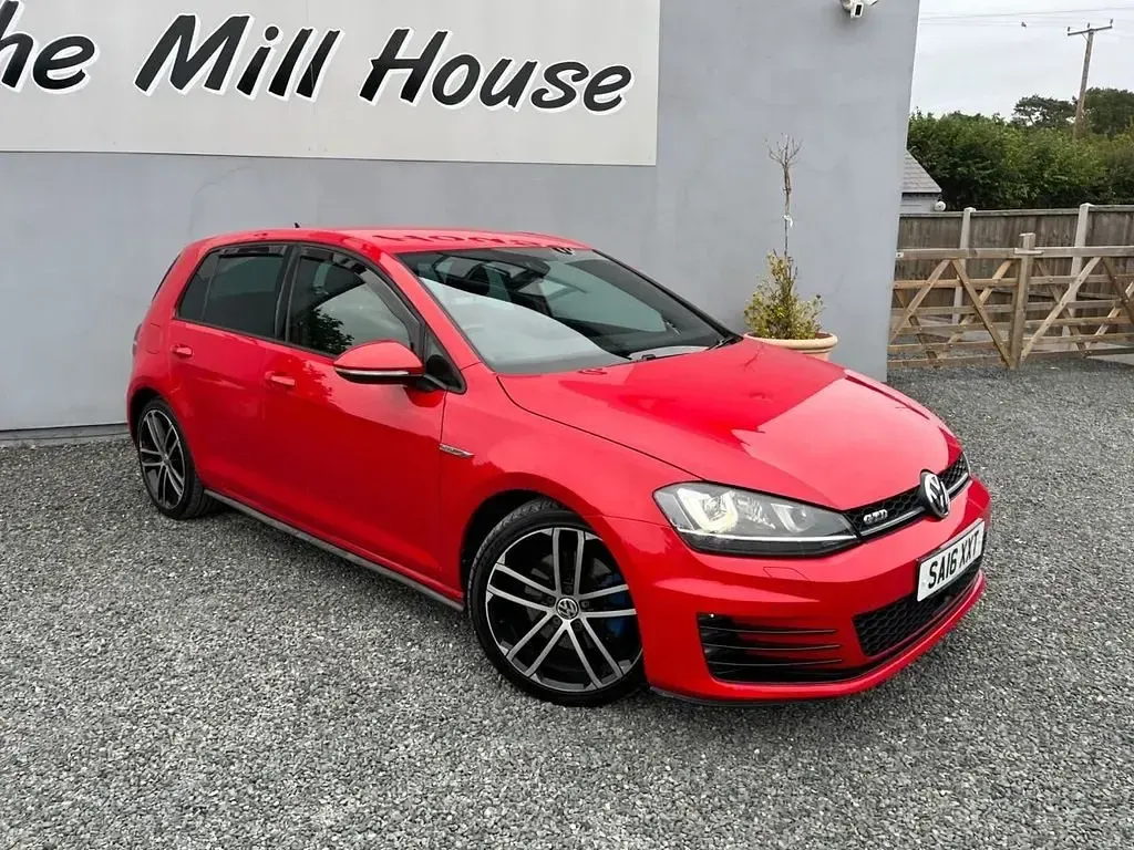 Begagnad VW Golf VII GTD 2016 Röd Halvkombi