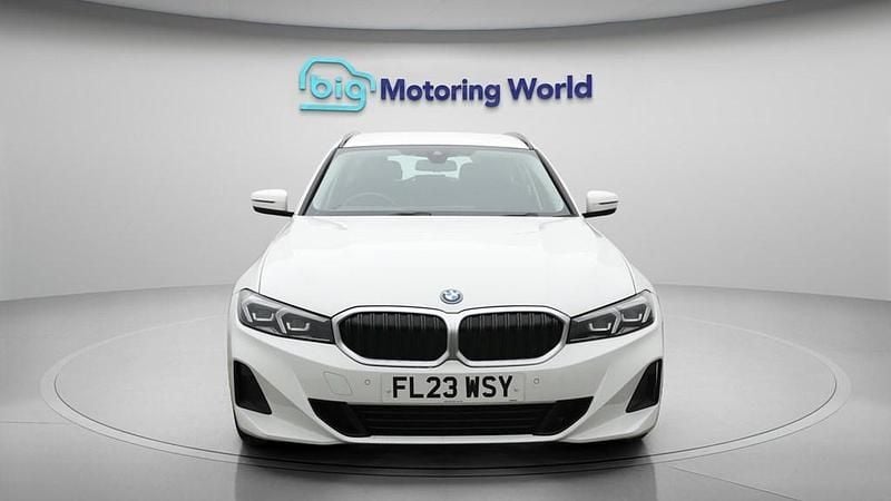 Used BMW 330e Sport Line 292 HP (214 kW) 2023 White Estate