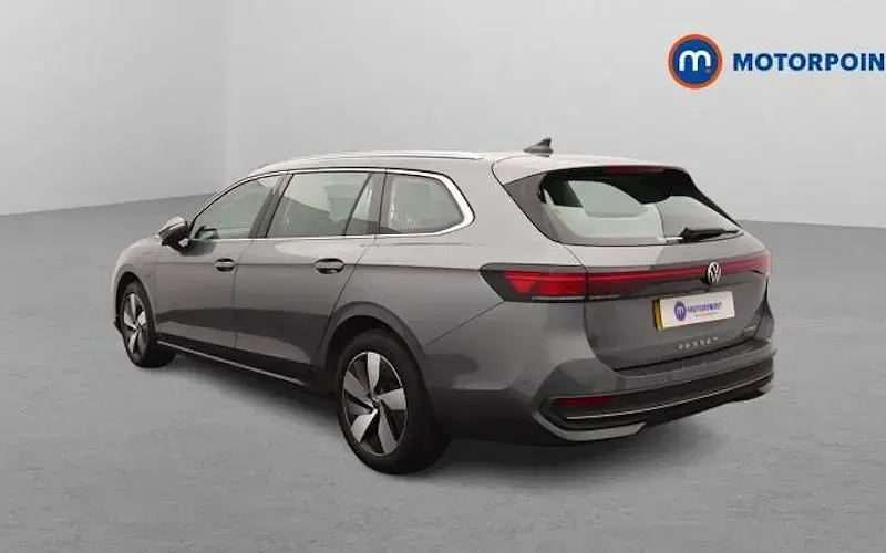 Usado VW Passat Life 204 HP (150 kW) 2025 Cinzento Carrinha