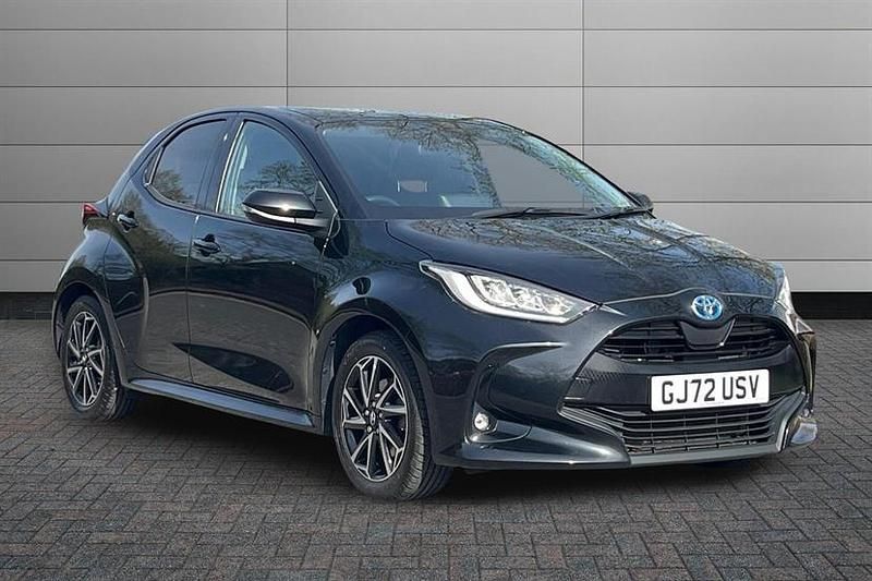 Used Toyota Yaris Hybrid Design 116 HP (85 kW) 2022 Black Hatchback