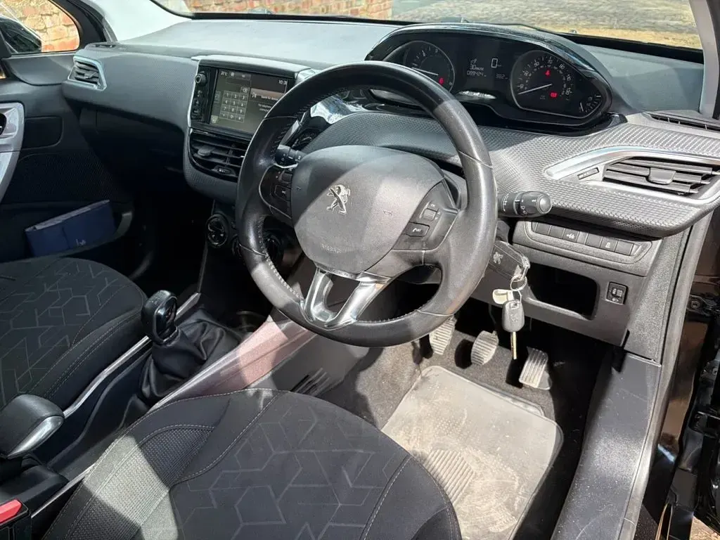 Used Peugeot 2008 Active 100 HP (73 kW) 2016 Black SUV