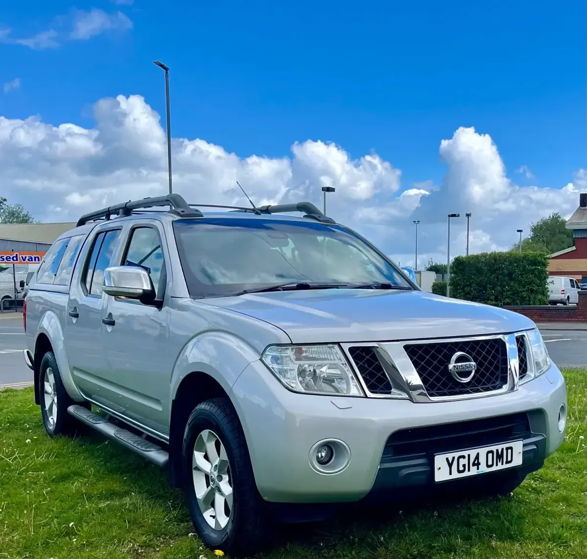 Begagnad Nissan Navara Tekna 2014 Silver Pickup
