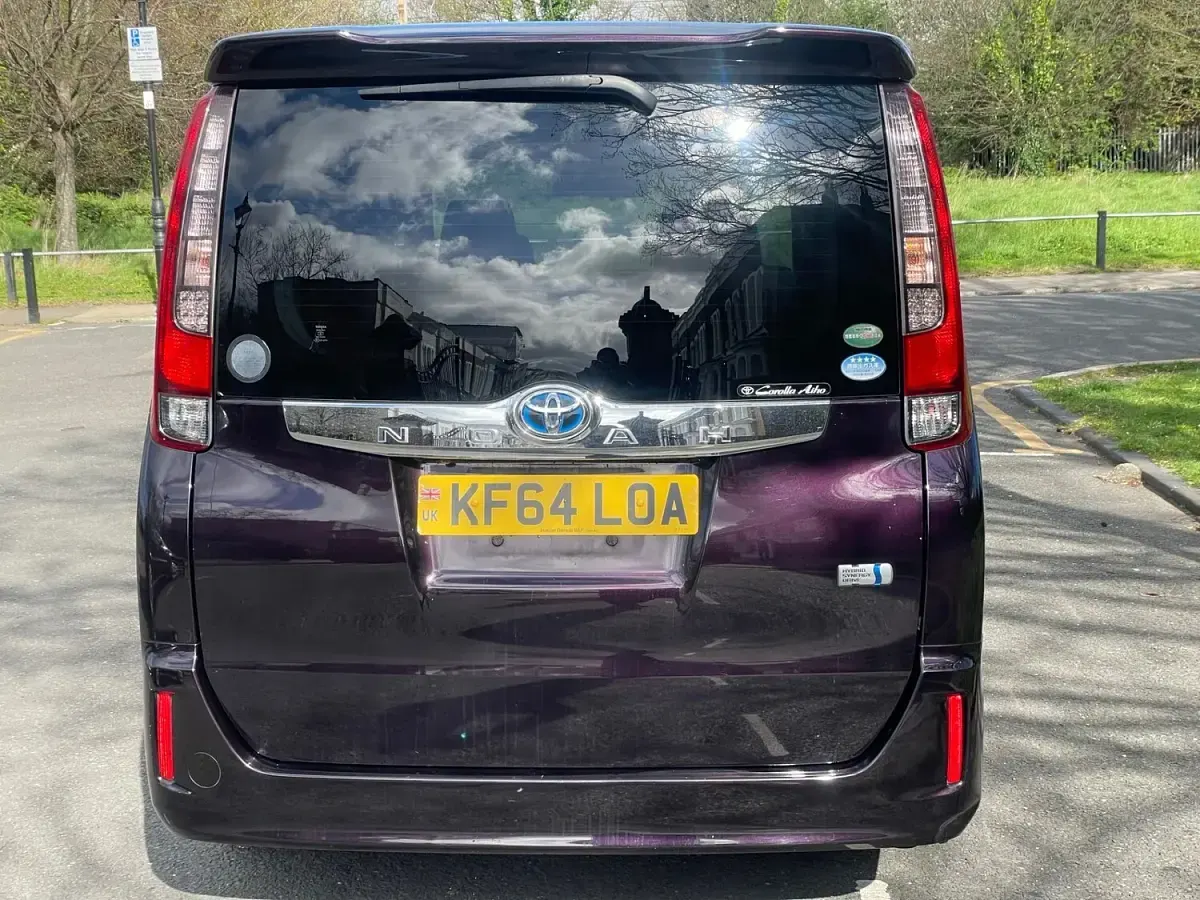 Used Toyota Noah 2015 Maroon MPV