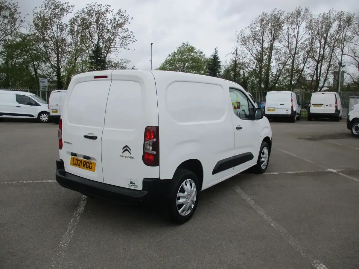 Used Citroën Berlingo 100 HP (73 kW) 2021 White MPV