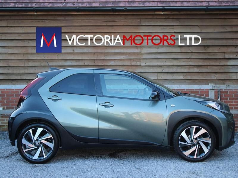 Used Toyota Aygo X 72 HP (52 kW) 2022 Green SUV