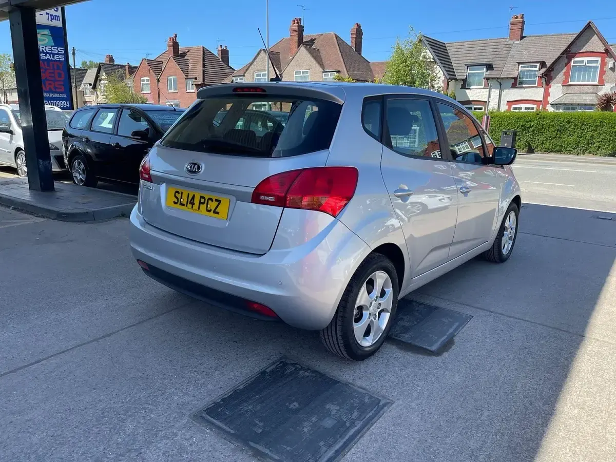 Used Kia Venga 125 HP (91 kW) 2014 Silver Hatchback