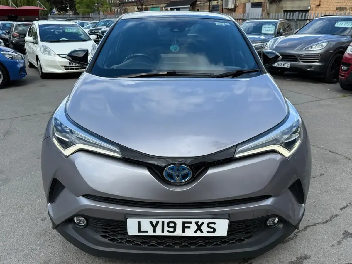 Usado Toyota C-HR 122 HP (89 kW) 2019 Prateado SUV