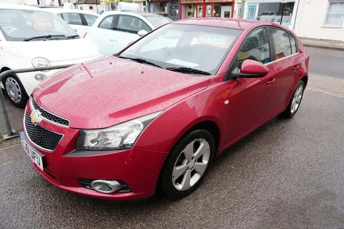 Used Chevrolet Cruze LTZ 141 HP (103 kW) 2011 Red Hatchback