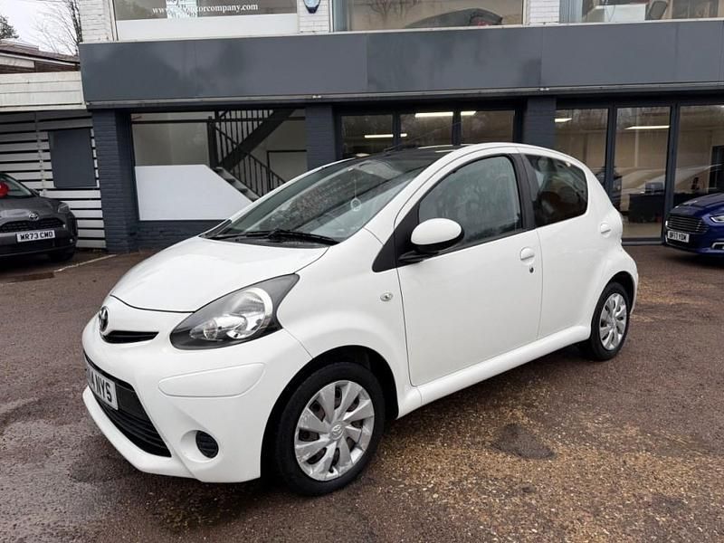 Used Toyota Aygo 2014 White Hatchback