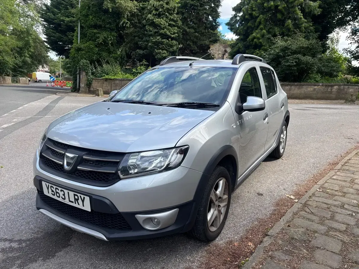 Used Dacia Sandero Lauréate 90 HP (66 kW) 2013 Silver Hatchback