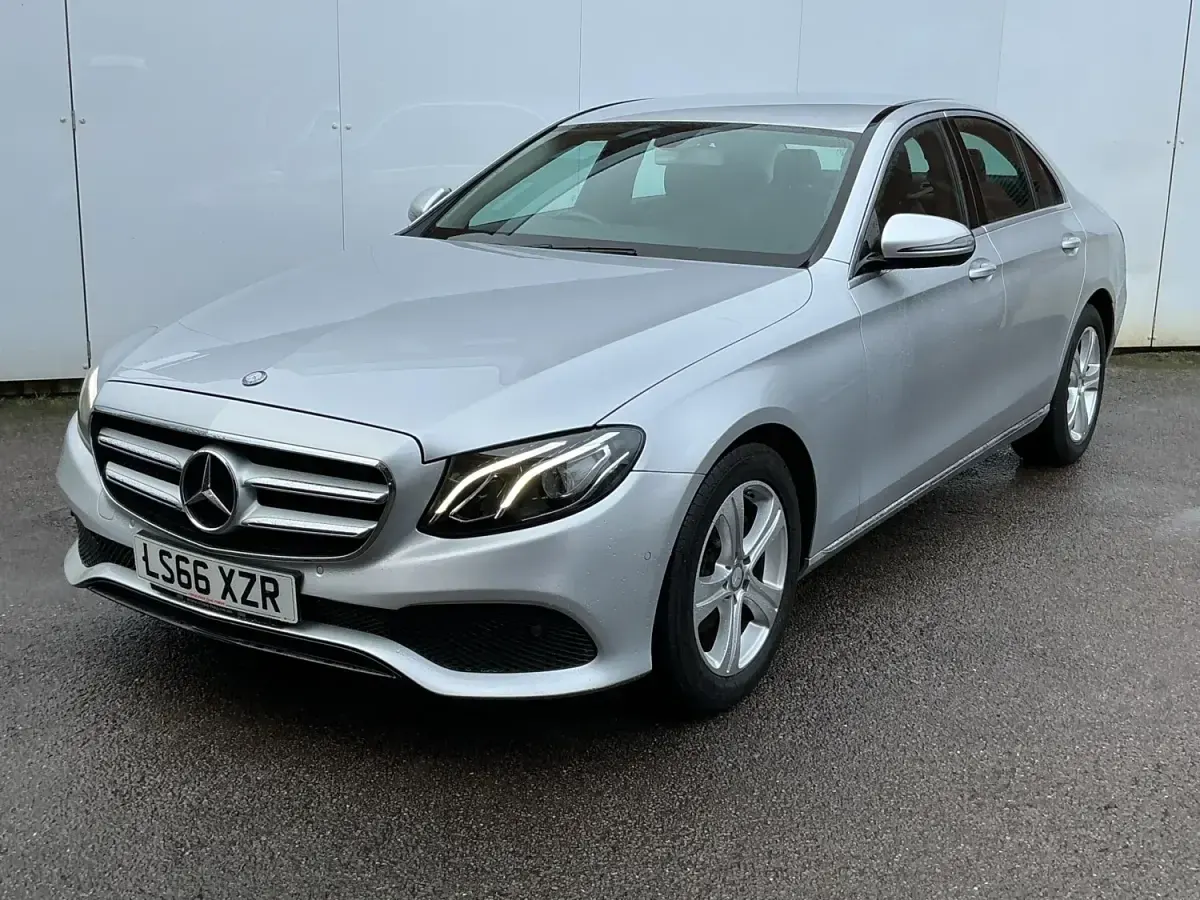 Gebraucht Mercedes E220 SE 2016 Silber Limousine