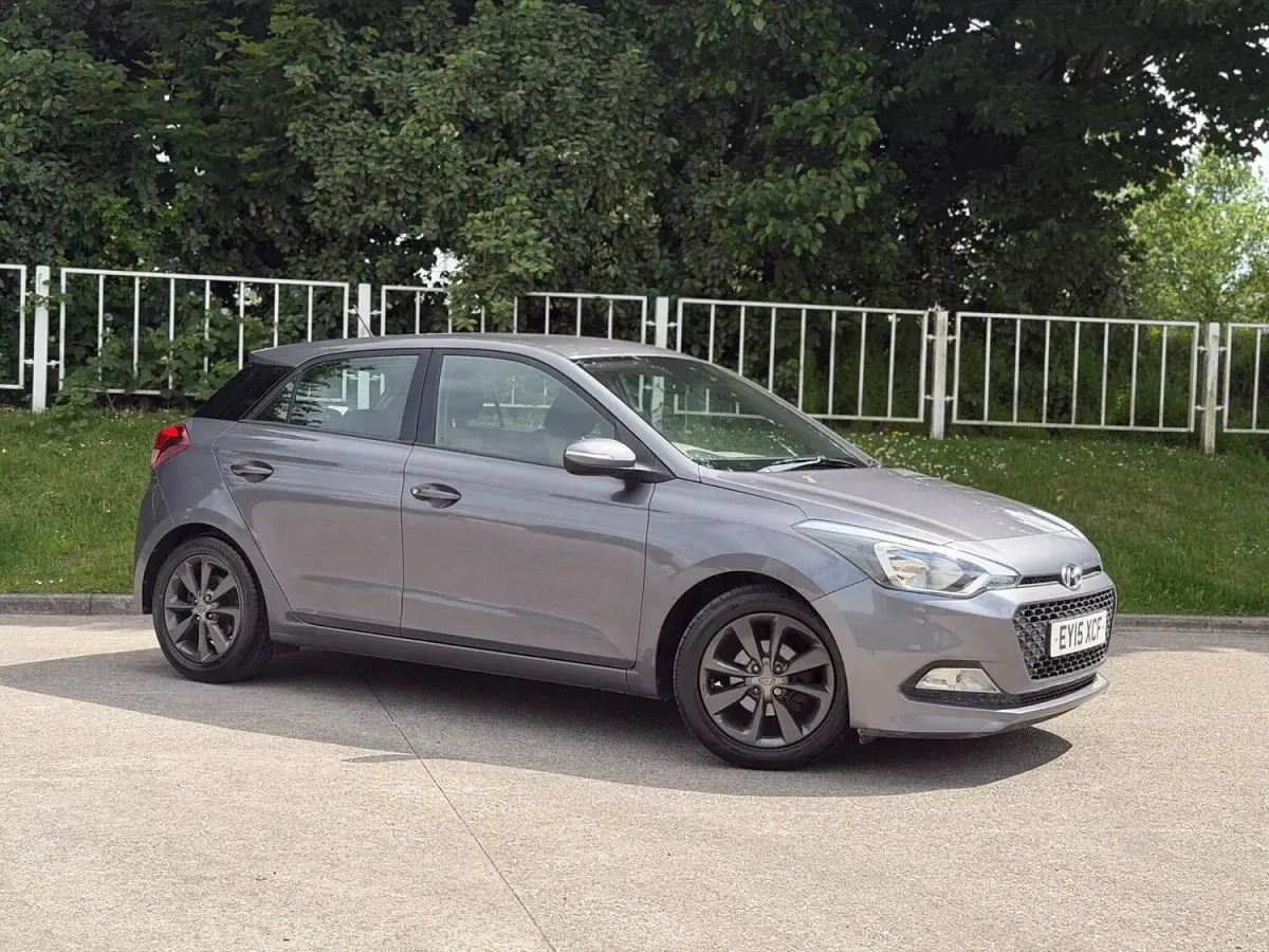 Used Hyundai i20 SE 100 HP (73 kW) 2015 Grey Hatchback