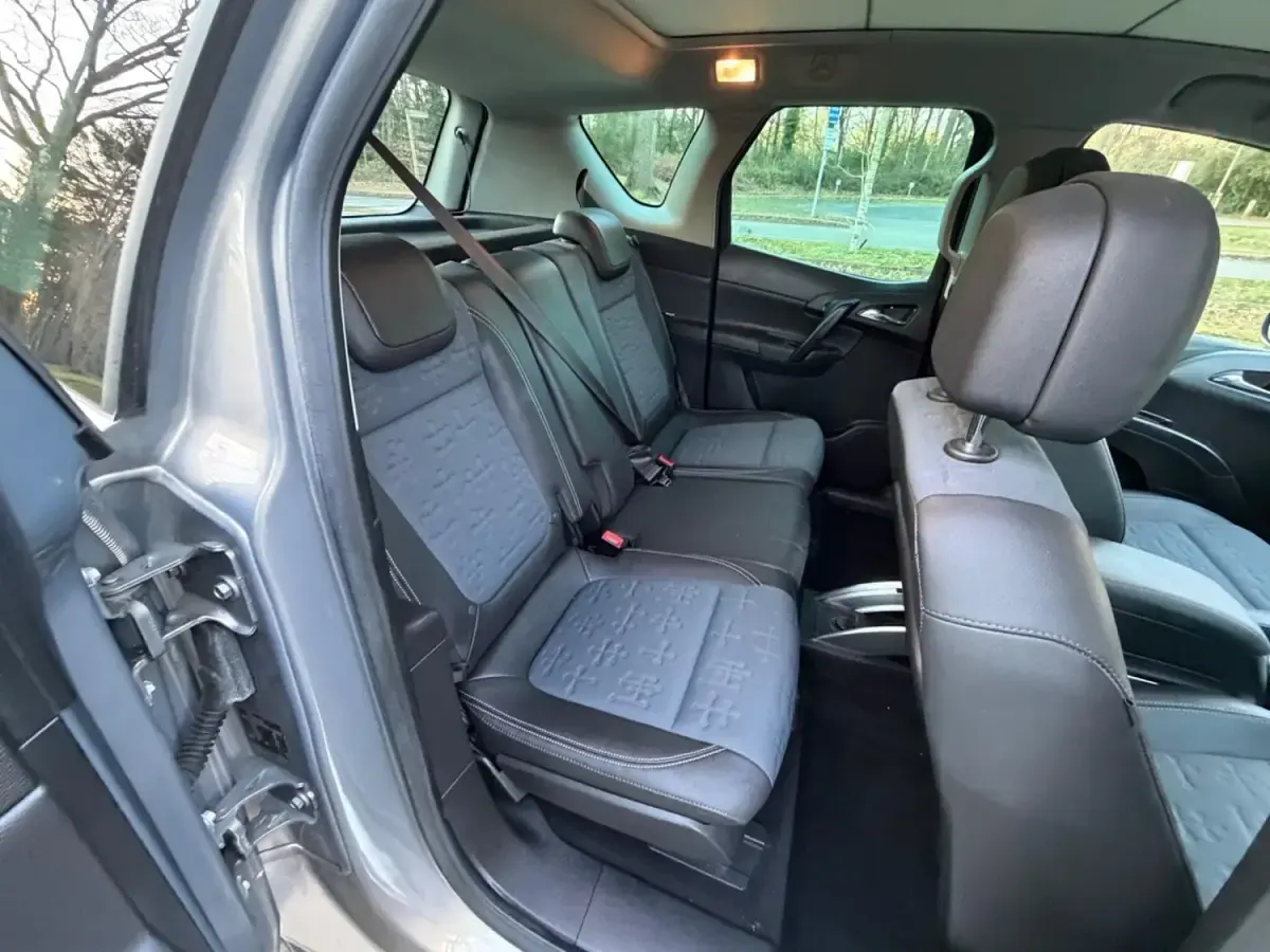 Begagnad Vauxhall Meriva 100 HK (73 kW) 2010 Brun Minibuss