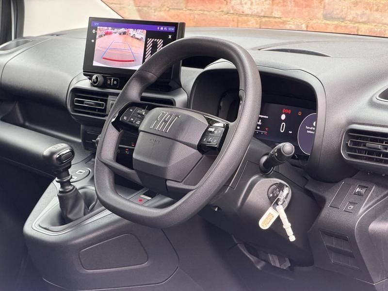 Used Fiat Doblò S 129 HP (94 kW) 2024 White MPV