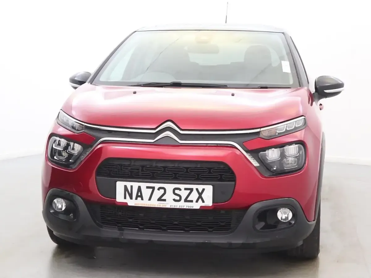 Begagnad Citroën C3 PureTech 2022 Röd Halvkombi