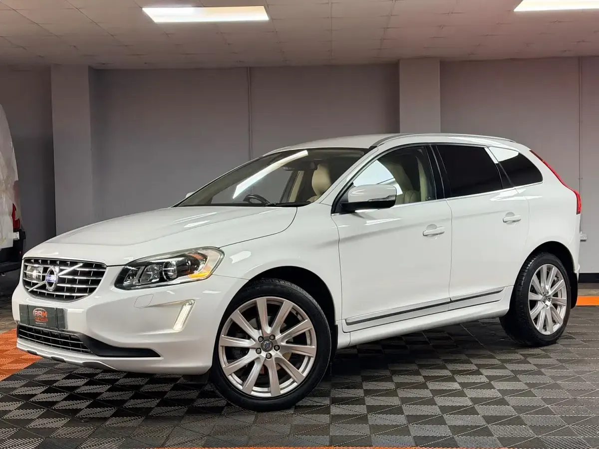 Used Volvo XC60 SE Lux 215 HP (158 kW) 2014 White SUV