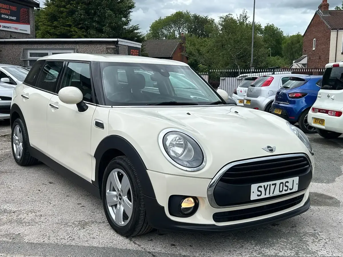 Used Mini One Clubman 116 HP (85 kW) 2017 White Estate